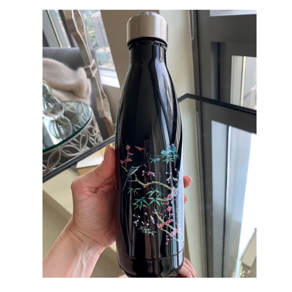 SOLD- RARE Starbucks + Vivienne Tam S’well Bottle - Picture 4 of 8